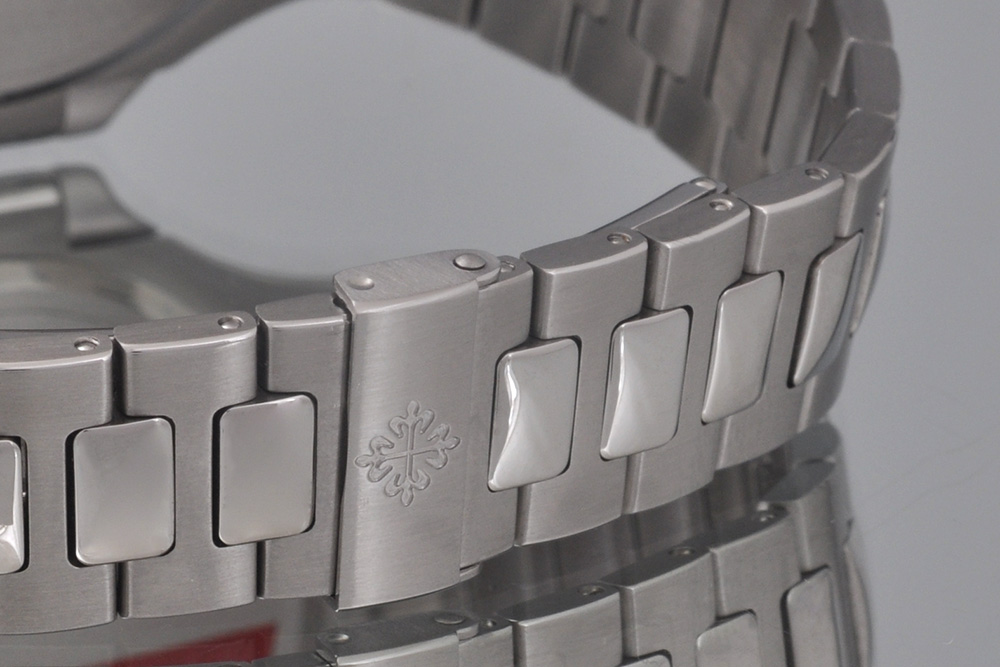 9510182120012-10 Patek Philippe Nautilus 3700/001