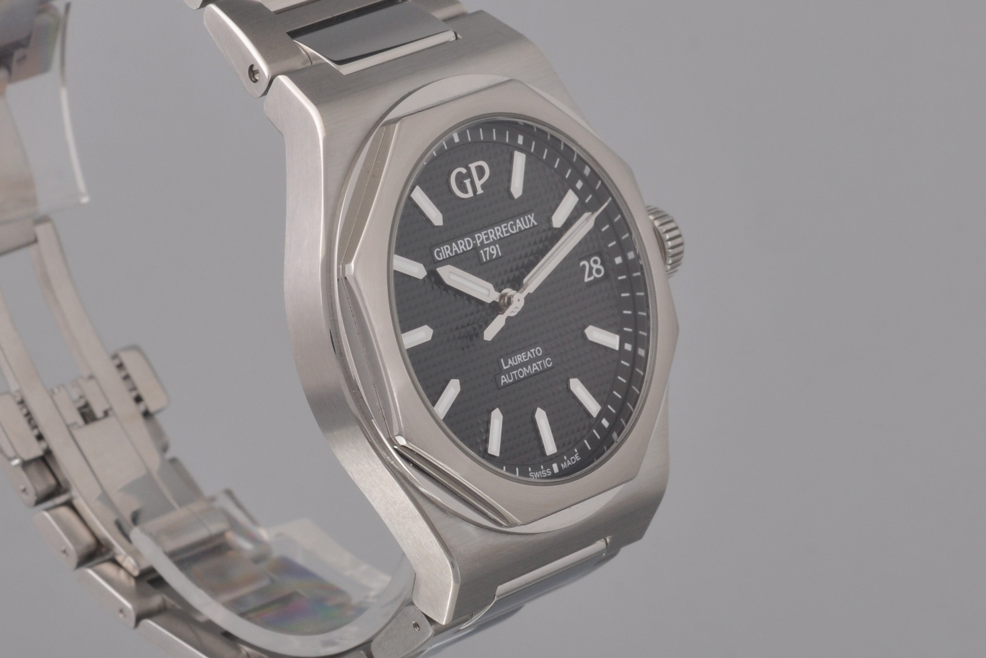 9610117050012-04 Girard Perregaux Laureato 81010-11-634-11A