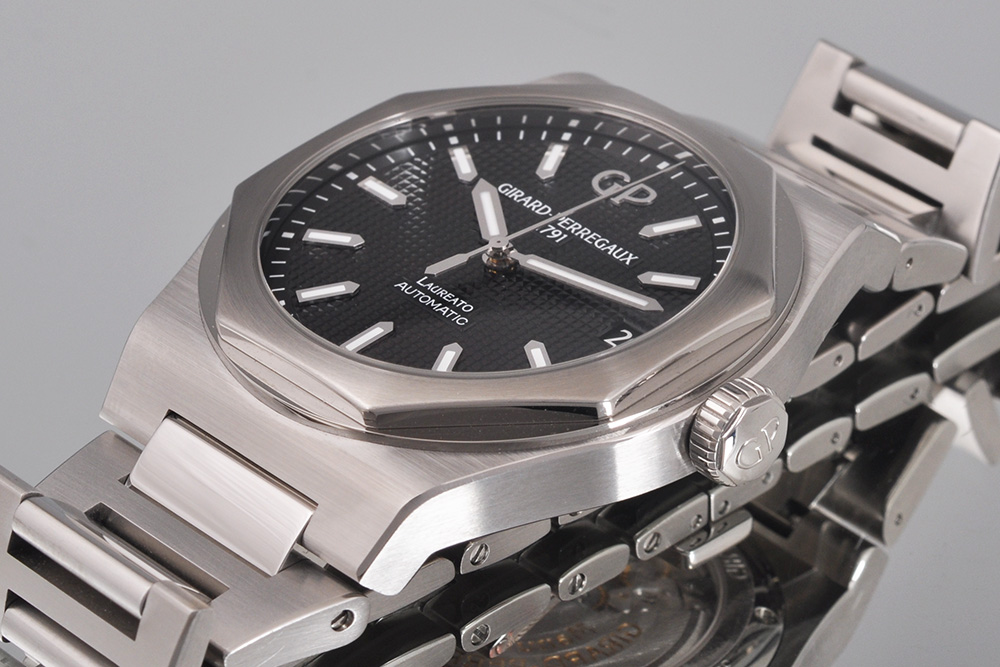 9610117050012-06 Girard Perregaux Laureato 81010-11-634-11A