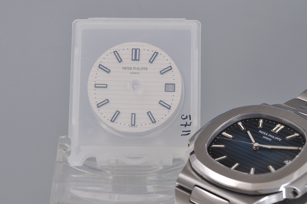 9610303030012-04 Patek Philippe Nautilus 5711/1A-011