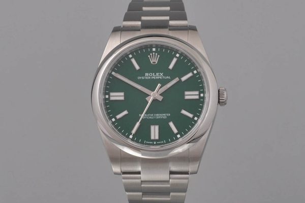ROLEX Oyster Perpetual 124300
